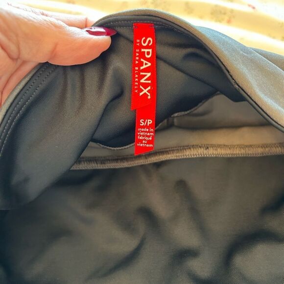 Spanx Faux Leather Leggings in Color Gunmetal Size Small EUC - Picture 4 of 5